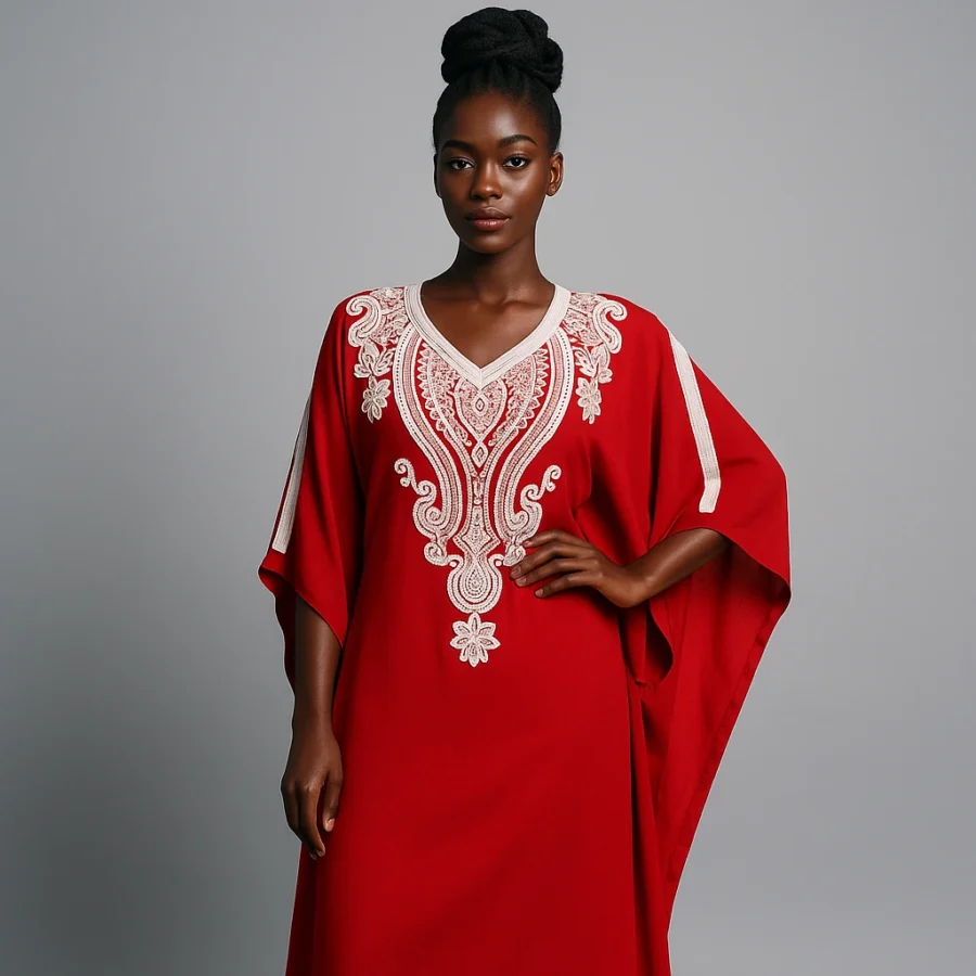 Caftan marocain rouge passion avec broderies ivoire porté par une femme africaine élégante.