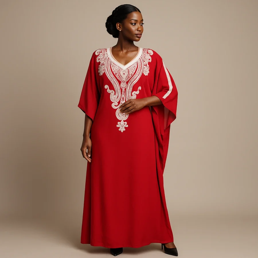 Vue latérale d’un caftan rouge brodé à la main dans un style traditionnel marocain.