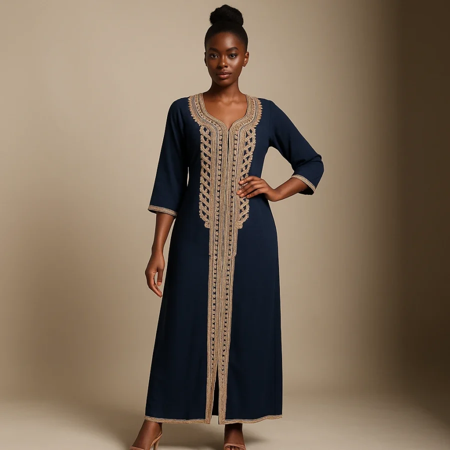 Élégance africaine en caftan marocain moderne couleur bleu profond et or.