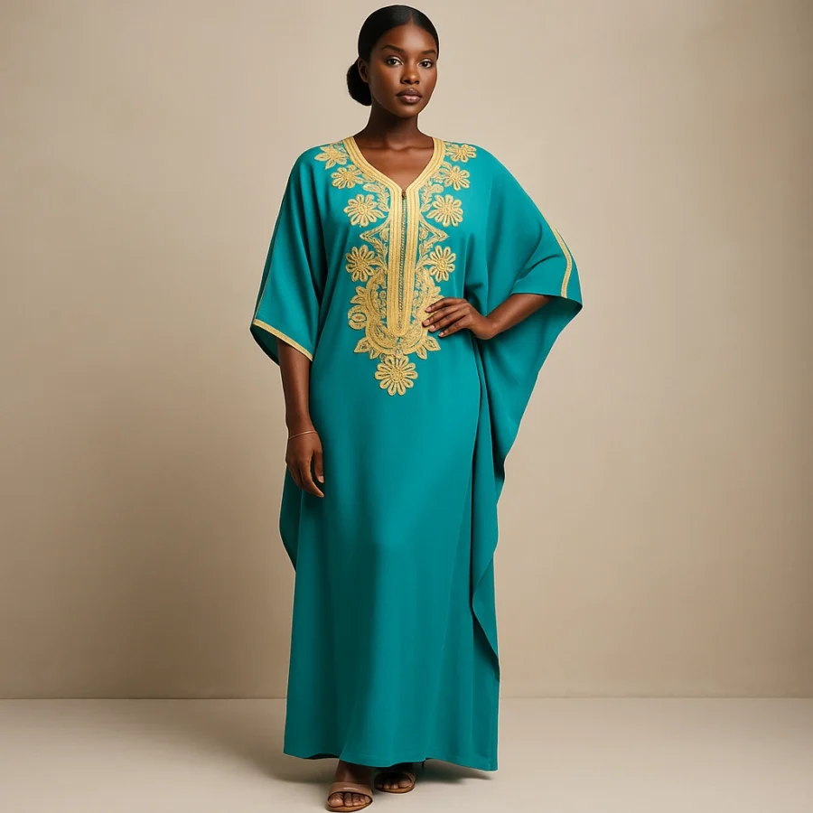 Vue de face du caftan turquoise avec broderies florales dorées, style traditionnel marocain.