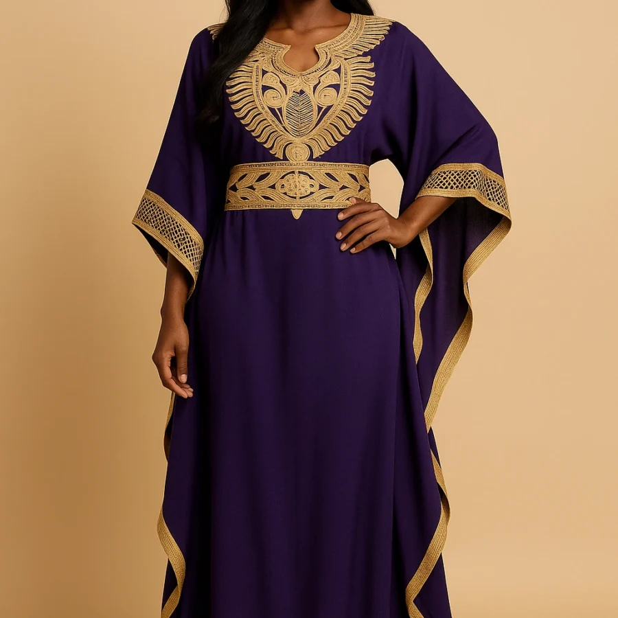 Caftan marocain mauve élégant avec broderie raffinée, manches amples et ceinture intérieure, idéal pour les occasions spéciales.