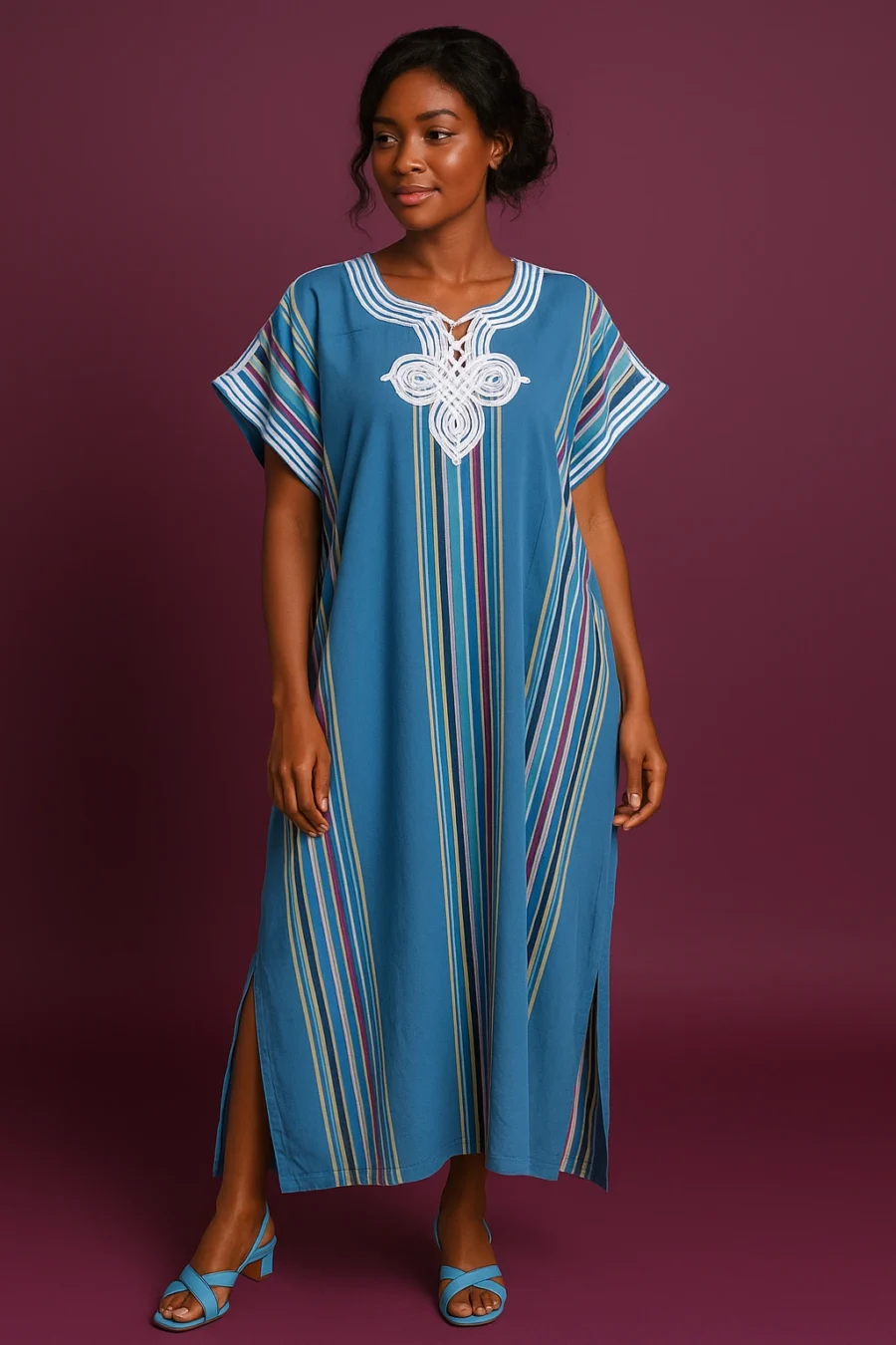 Caftan marocain bleu-ciel, manches papillon et broderie dorée – robe africaine stylée pour femmes modernes
