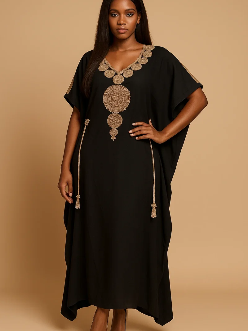 Caftan noir brodé or pour femme africaine élégante – modèle ample et fluide à manches papillon