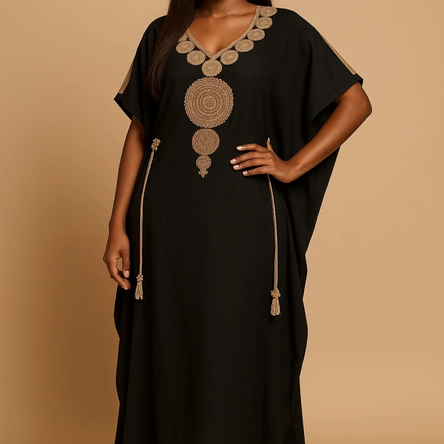 Caftan noir brodé or pour femme africaine élégante – modèle ample et fluide à manches papillon