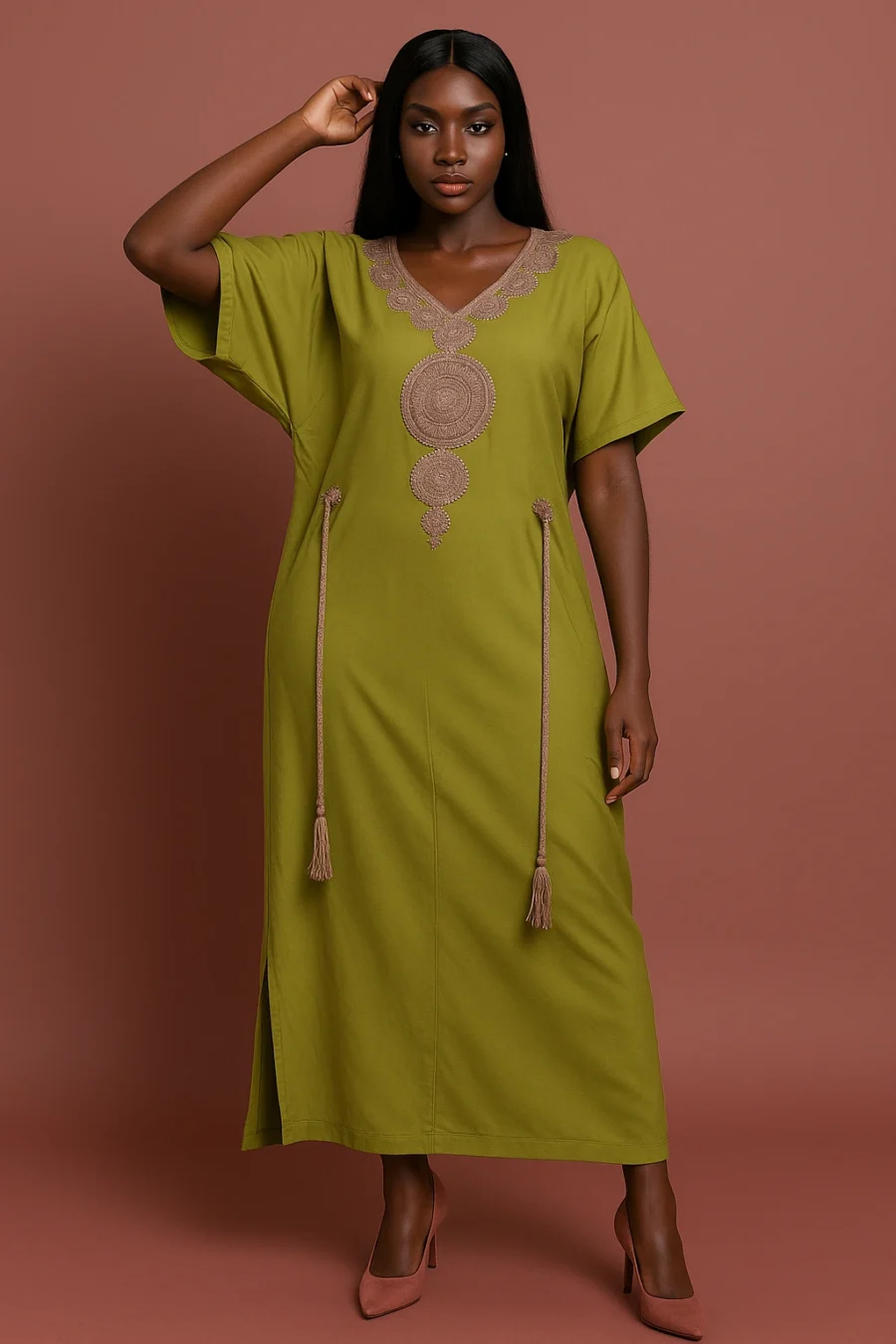 Caftan vert pistache brodé à la main pour femme africaine – look raffiné et moderne à manches larges