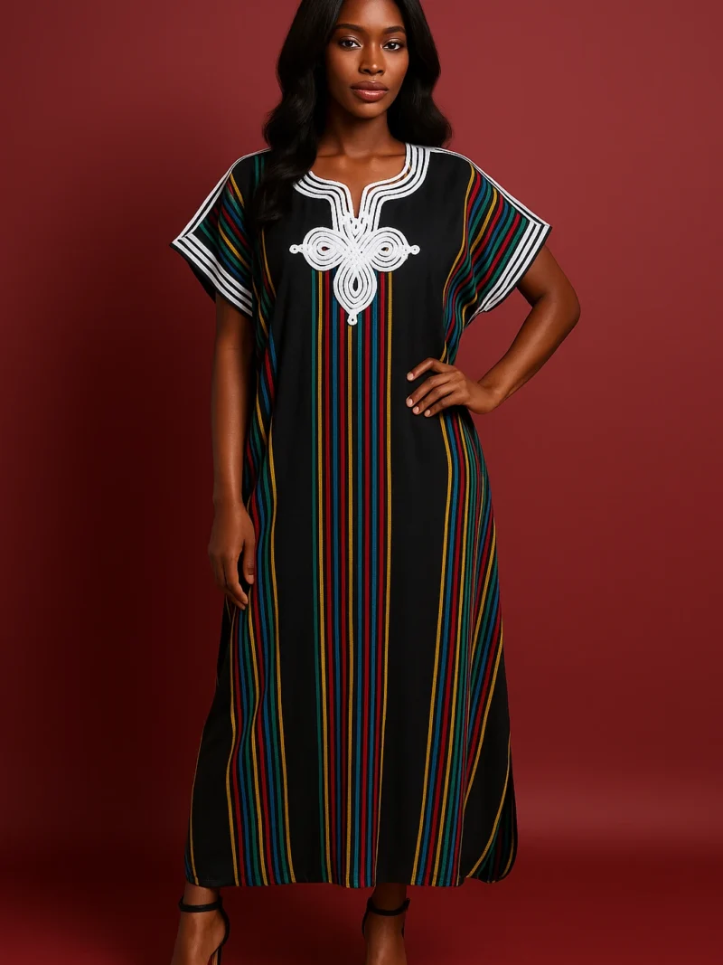 Caftan marocain noir élégant avec broderies blanches – Le Caftanier