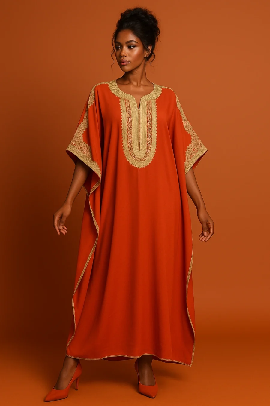 Caftan marocain orange éclatant avec broderie dorée sur l’encolure et les manches - Le Caftanier
