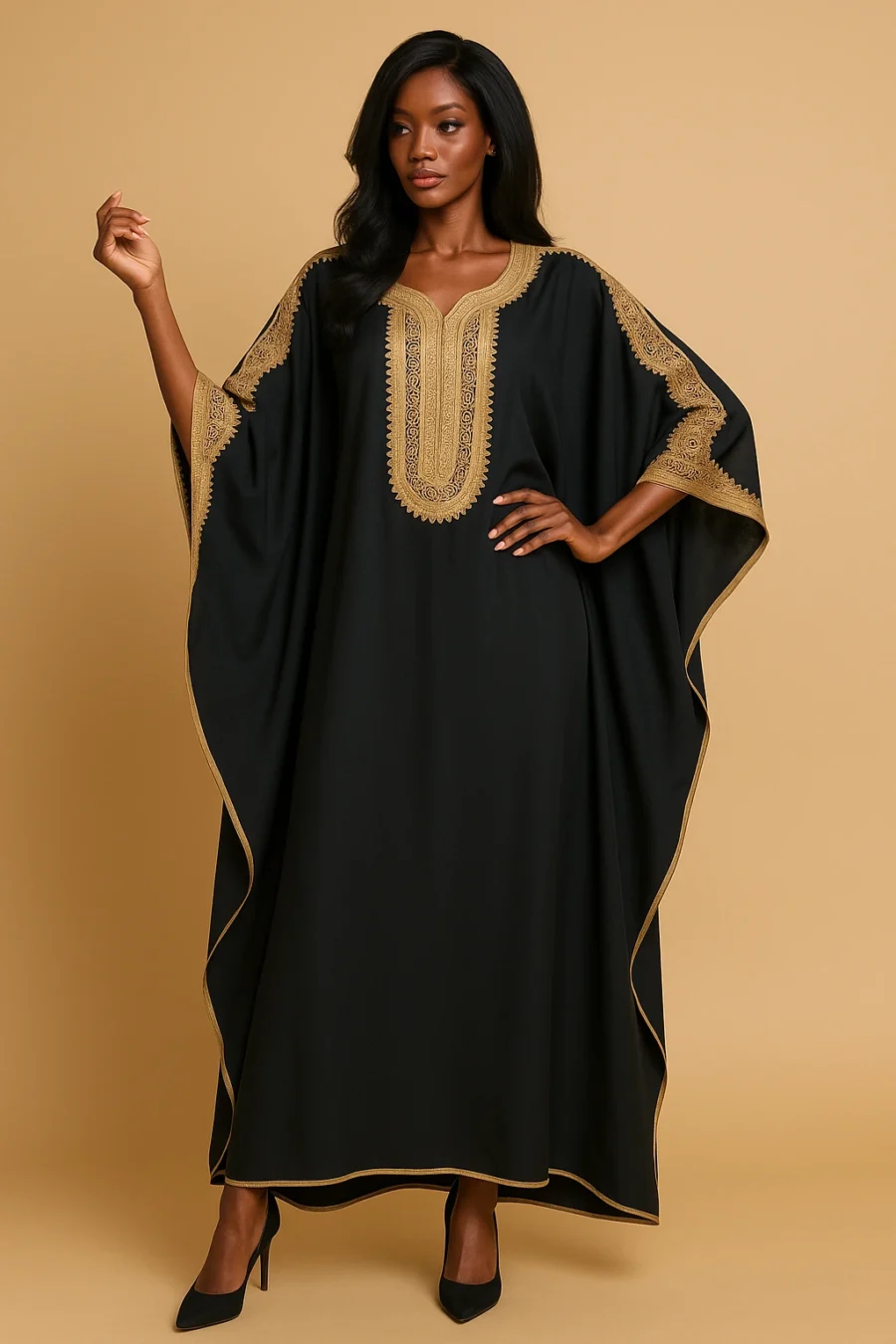 Caftan marocain noir orné d’une broderie artisanale dorée, coupe papillon sophistiquée - Le Caftanier