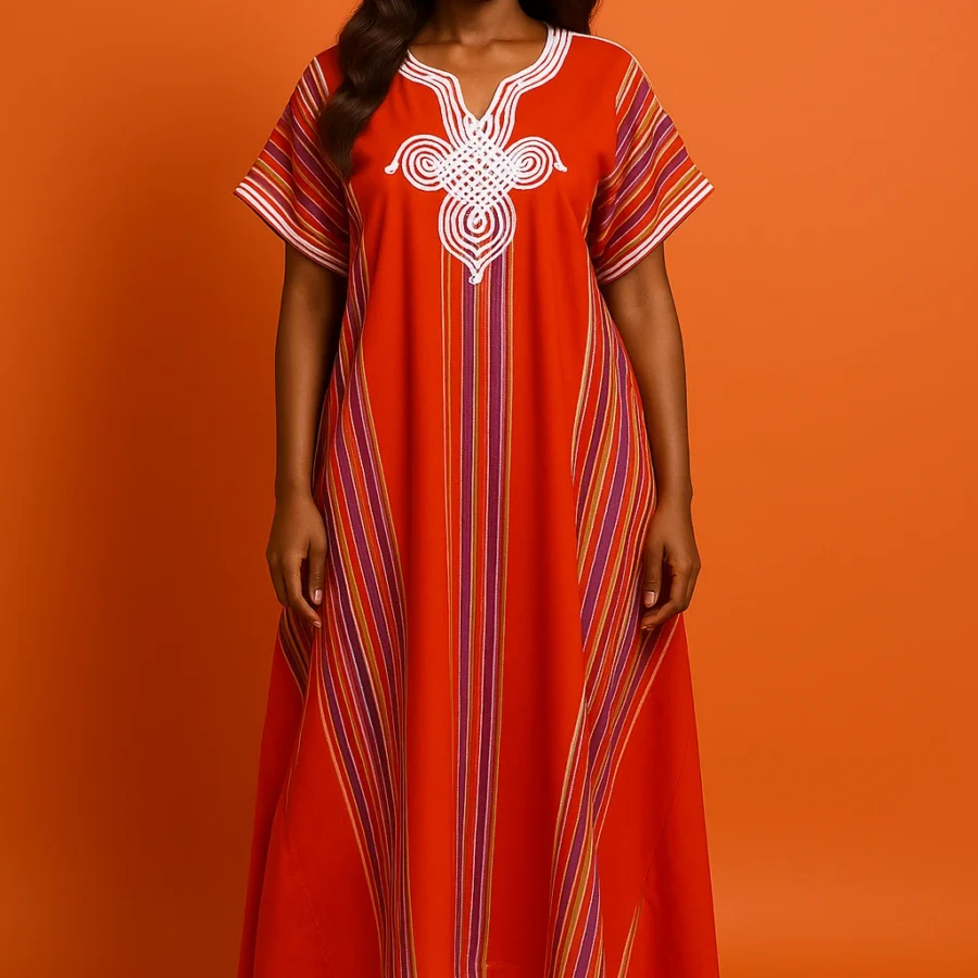 Caftan d’été orange en tissu léger avec broderie florale marocaine – Le Caftanier
