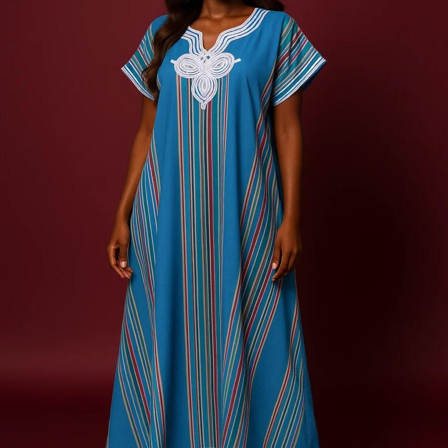 Caftan marocain bleu-ciel, manches papillon et broderie dorée – Le Caftanier